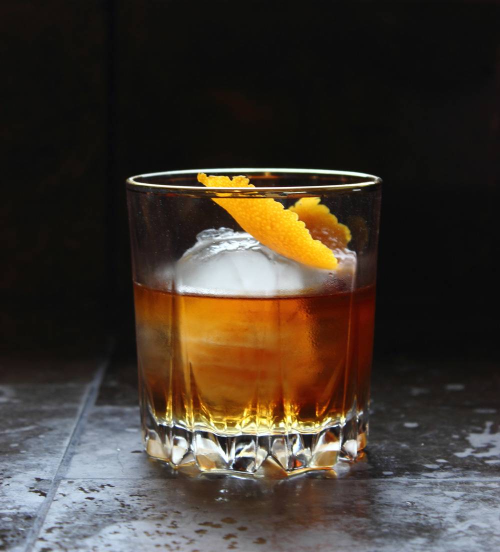 Old fashioned. Олд фэшн коктейль. Олд фэшн коктейль состав. Коктейль старомодный Олд фэшн. Коктейль Джим Бим Олд фэшн.