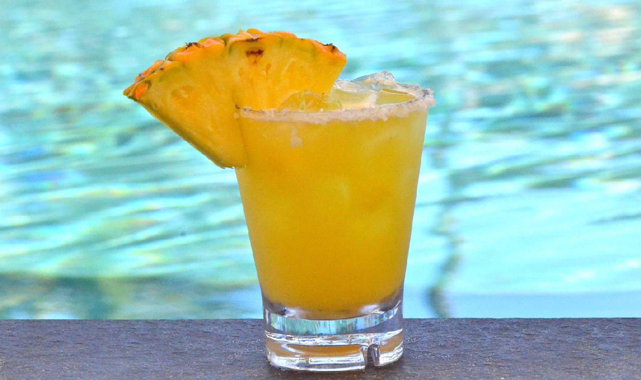 С каким соком пьют ром