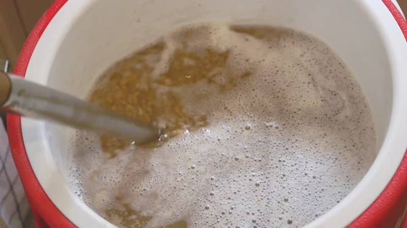 Как правильно поставить самогон на дрожжах и сахаре: классический рецепт