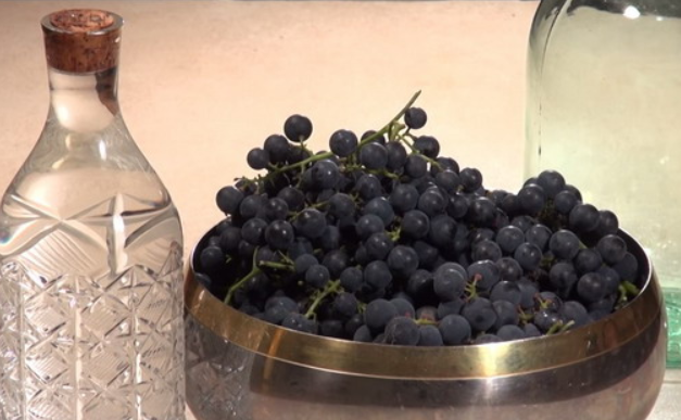 Настойка из винограда: 3 рецепта в домашних условиях
