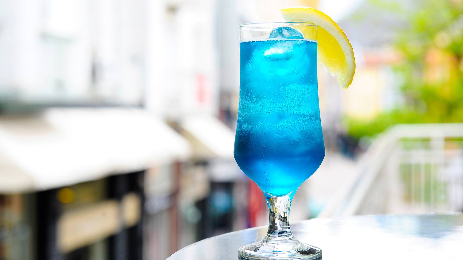 Блю кюрасао (blue curacao) – голубой апельсиновый ликер с карибских островов