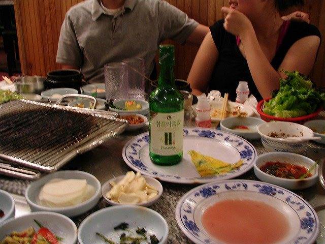 Соджу – это традиционный корейский алкогольный напиток. каков вкус соджу и как пить корейскую водку?