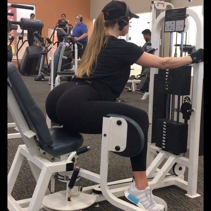 Упражнения для ягодиц в тренажерном зале