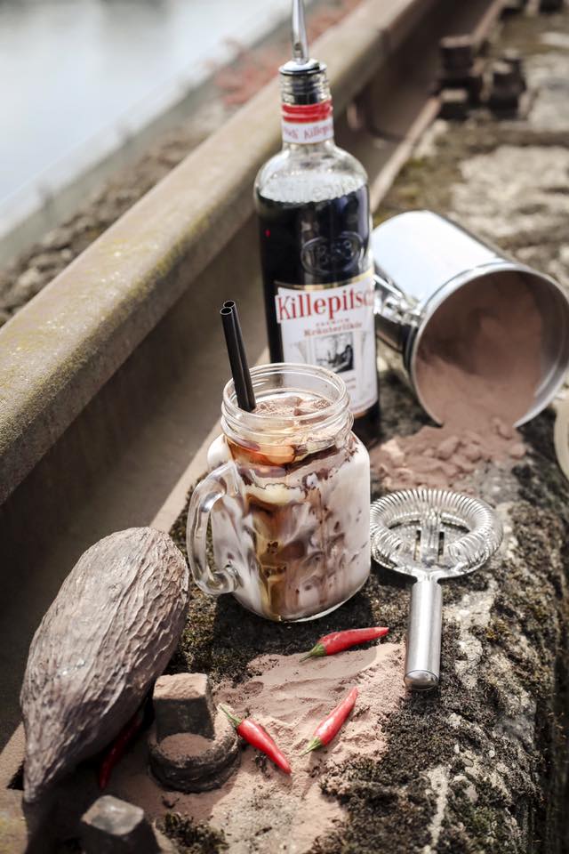 Как пить самбуку — правила и способы подачи ликера