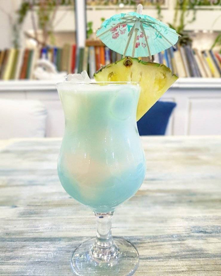 Нежный ликер блю кюрасао и 5 лучших коктейля с ним