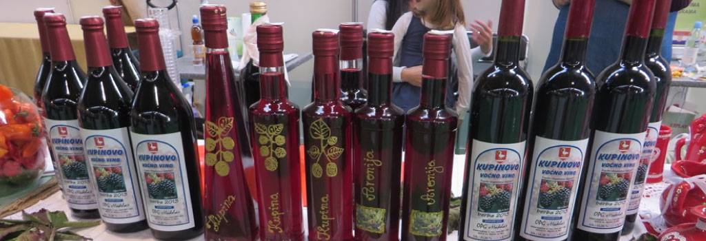 Вино и ликер из ежевики: 5 рецептов в домашних условиях