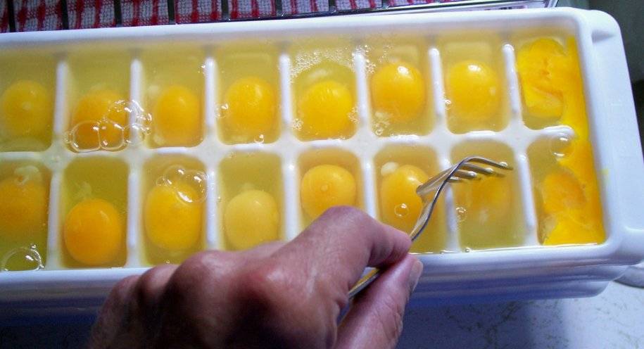Можно ли замораживать яйца в морозилке (сырые, вареные, в скорлупе)