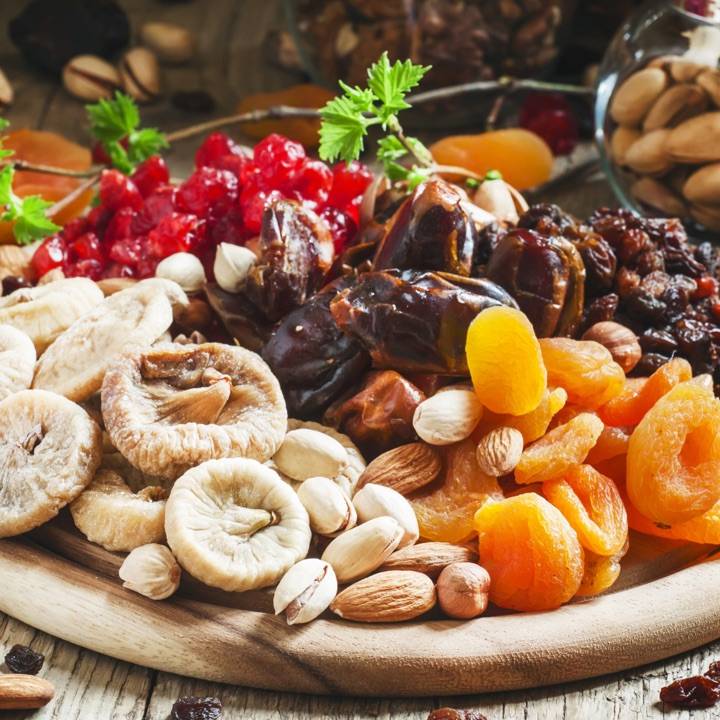 3 рецепта смесей для сердца из сухофруктов: витаминные составы и коктейли с курагой, изюмом и черносливом, а также с добавлением меда, орехов и лимона