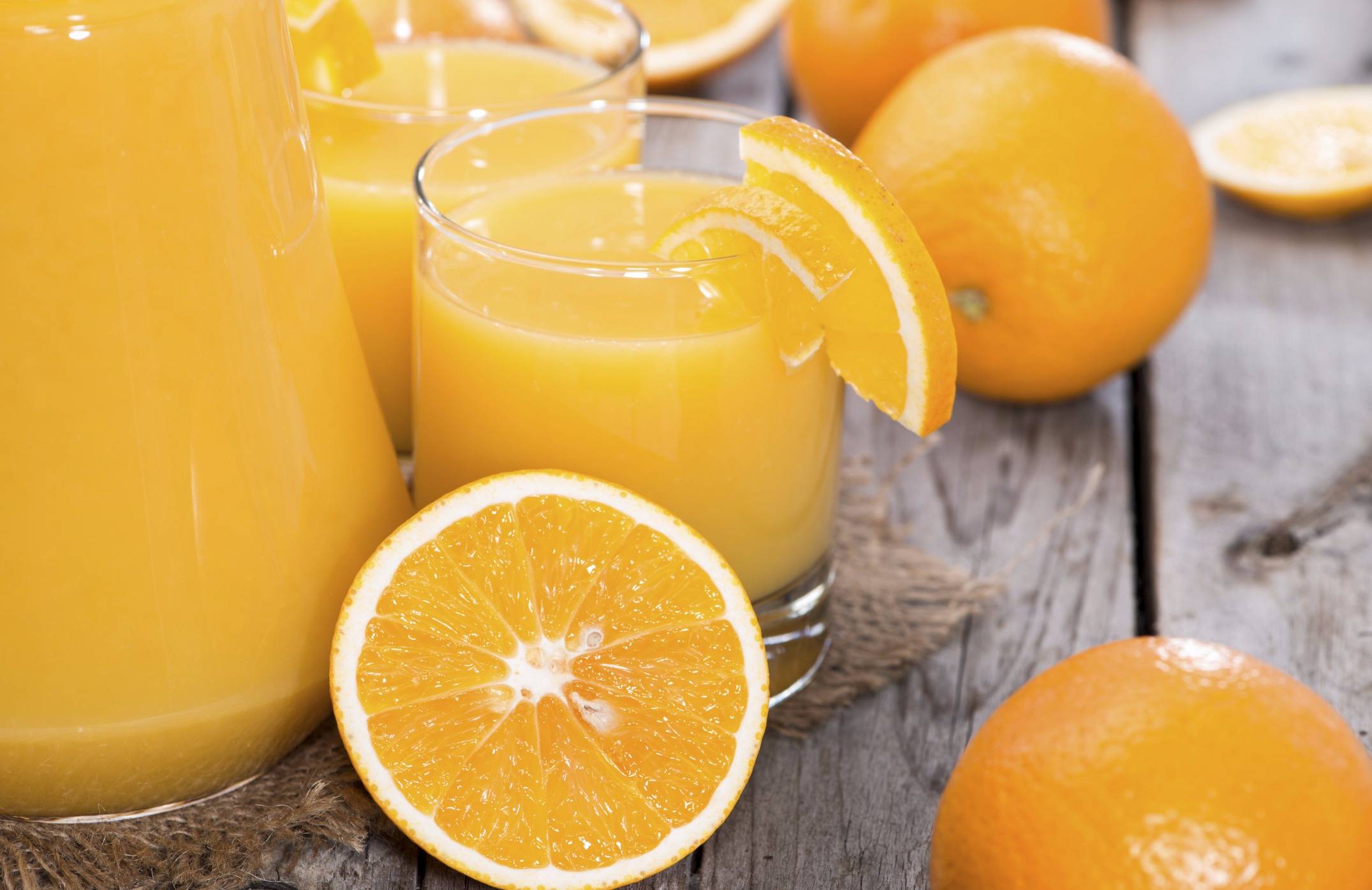 Апельсиновый сок богат витамином с