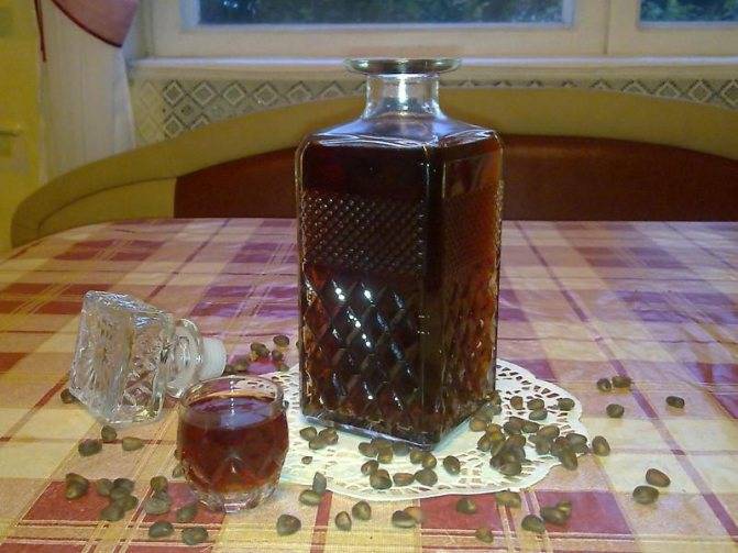 Кедровка – настойка самогона (водки, спирта) на кедровых орешках