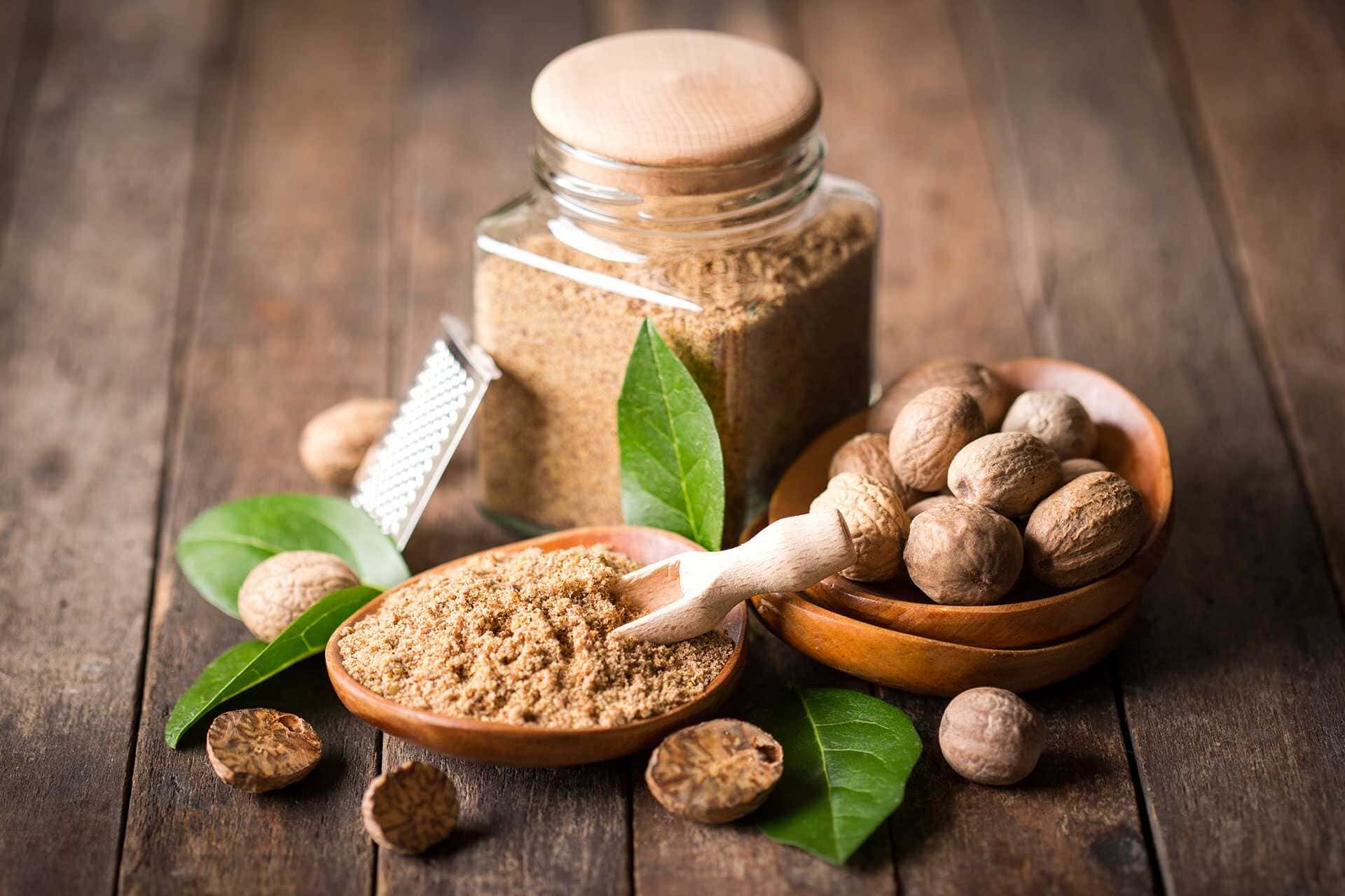 Чем полезен мускатный орех