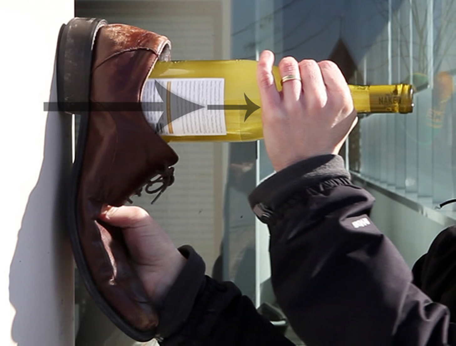 Как открыть шампанское: правильное открытие без штопора девушкой, как тихо открывать бутылку с пластмассовой и деревянной пробкой