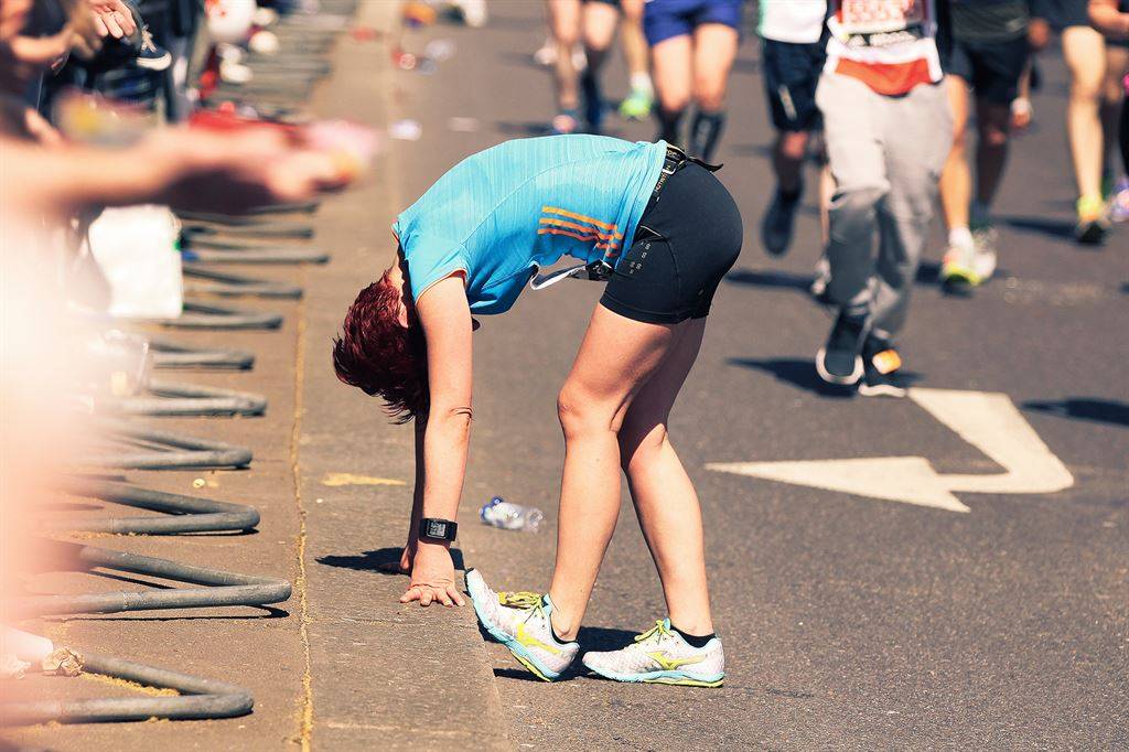 Почему мышцы сводит судорогой после тренировки