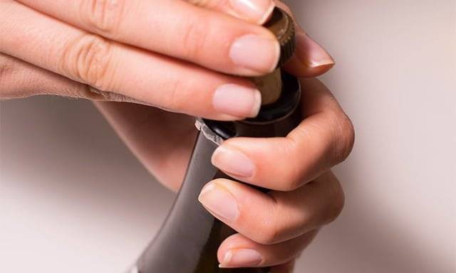 Как открыть шампанское? разные способы открытия игристого напитка