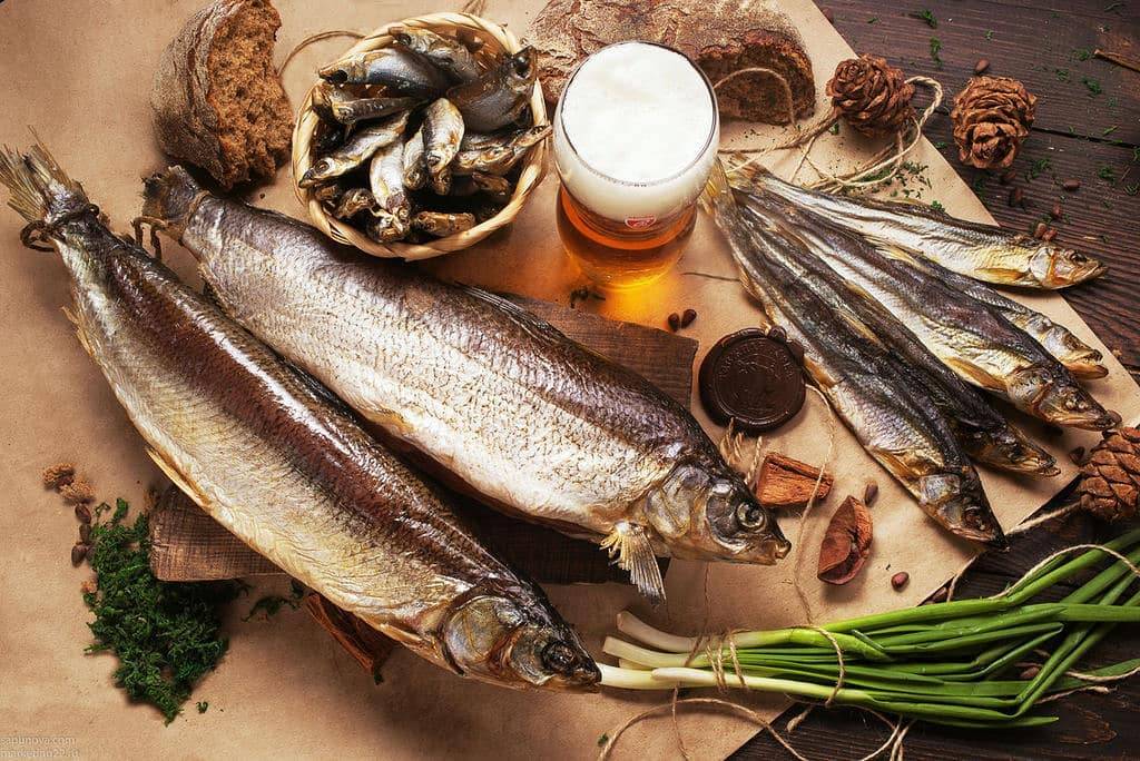 Beer fish. Дорадо вяленая. Дорадо рыба сушеная. Хмельник пиво и рыба.