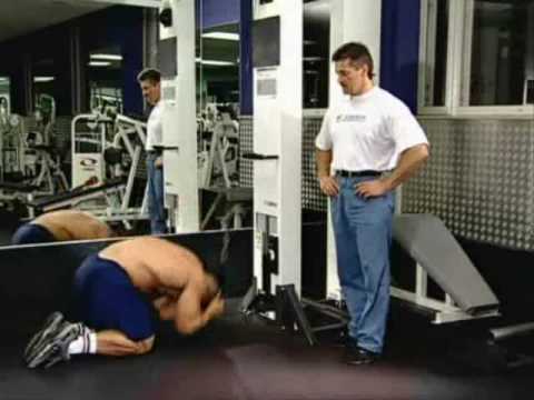 Сгибание рук с перекладиной на нижнем блоке