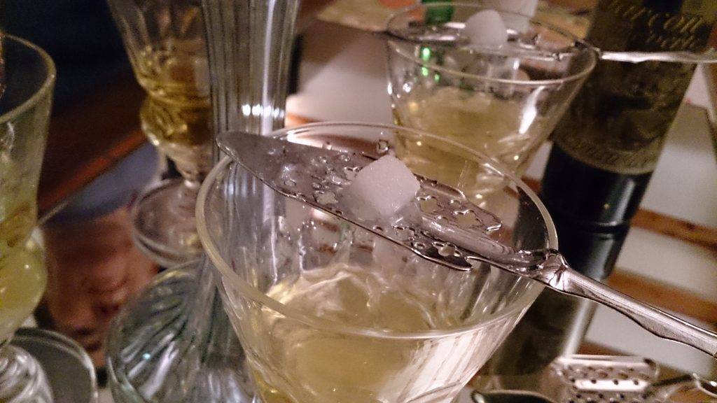 Зеленый абсент: как правильно и с чем пить в домашних условиях