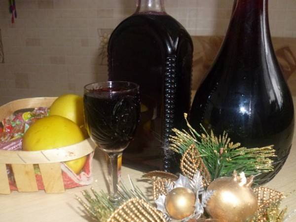 Рябиновая настойка на самогоне — лучшие рецепты