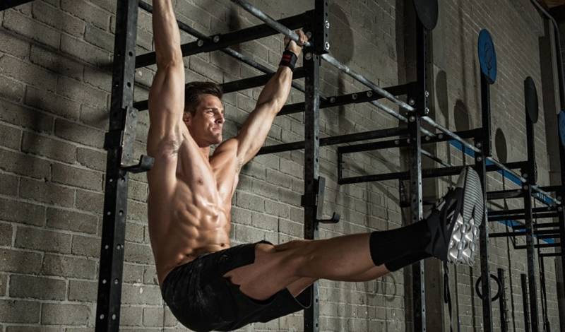 Подъем ног в висе на перекладине: техника выполнения, ошибки