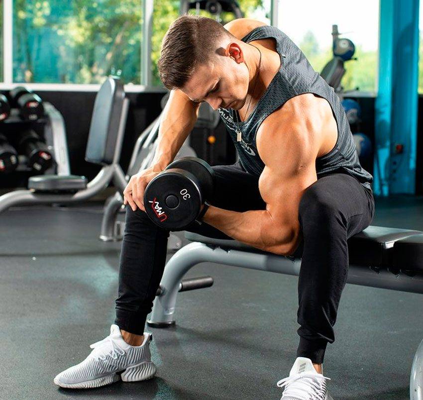 Молотки с гантелями: техника выполнения на бицепс, ошибки