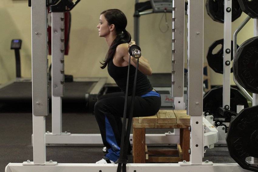 Тяга штанги в наклоне: техника выполнения узким и широким хватом, какие мышцы работают