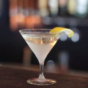 Коктейли с вермутом: простые рецепты алкогольных миксов в домашних условиях на основе мартини бьянко, красного и сухого, приготовление с водкой, шампанским, джином | mosspravki.ru