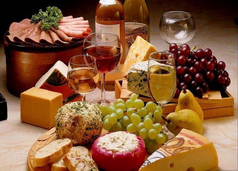 Как подобрать закуску к определенному виду вина