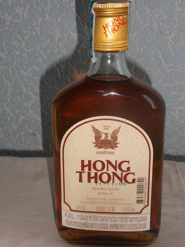 Hong thong ром. Хонг Тонг тайский виски. Хот Тонг тайский Ром. Виски Таиланд Hong thong.
