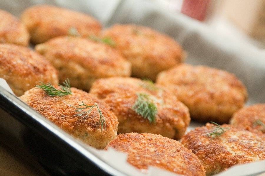 Рецепт вкусных диетических рыбных котлет для спортсменов