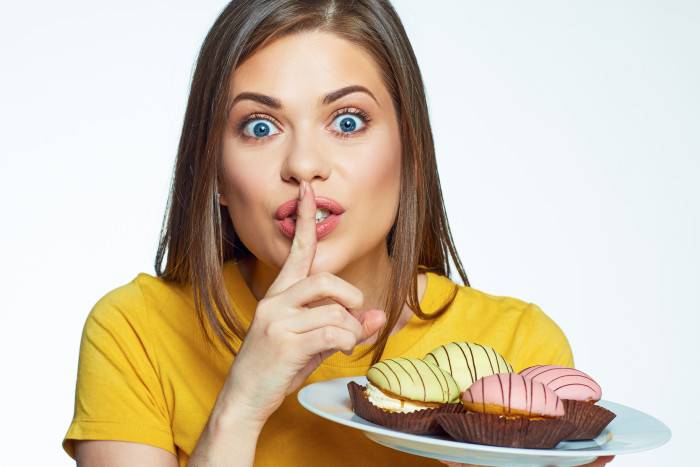 Как заставить себя не есть сладкое и почему сладости и мучное вредны для организма