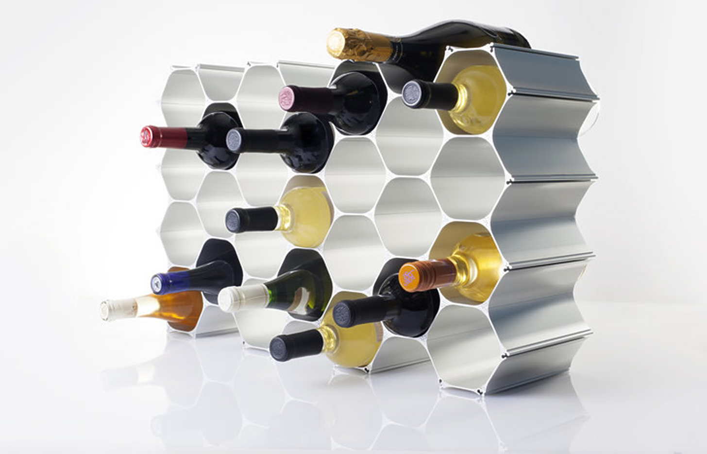 Подставка для вина: советы по выбору для квартиры и дома