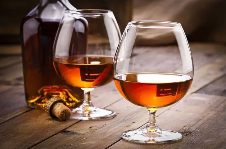 Как пить виски правильно: подача в разных бокалах, выбор закуски и добавок