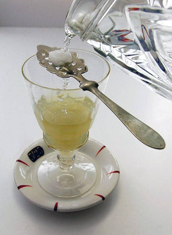 Эликсир настоящих творцов: как правильно пить абсент в домашних условиях