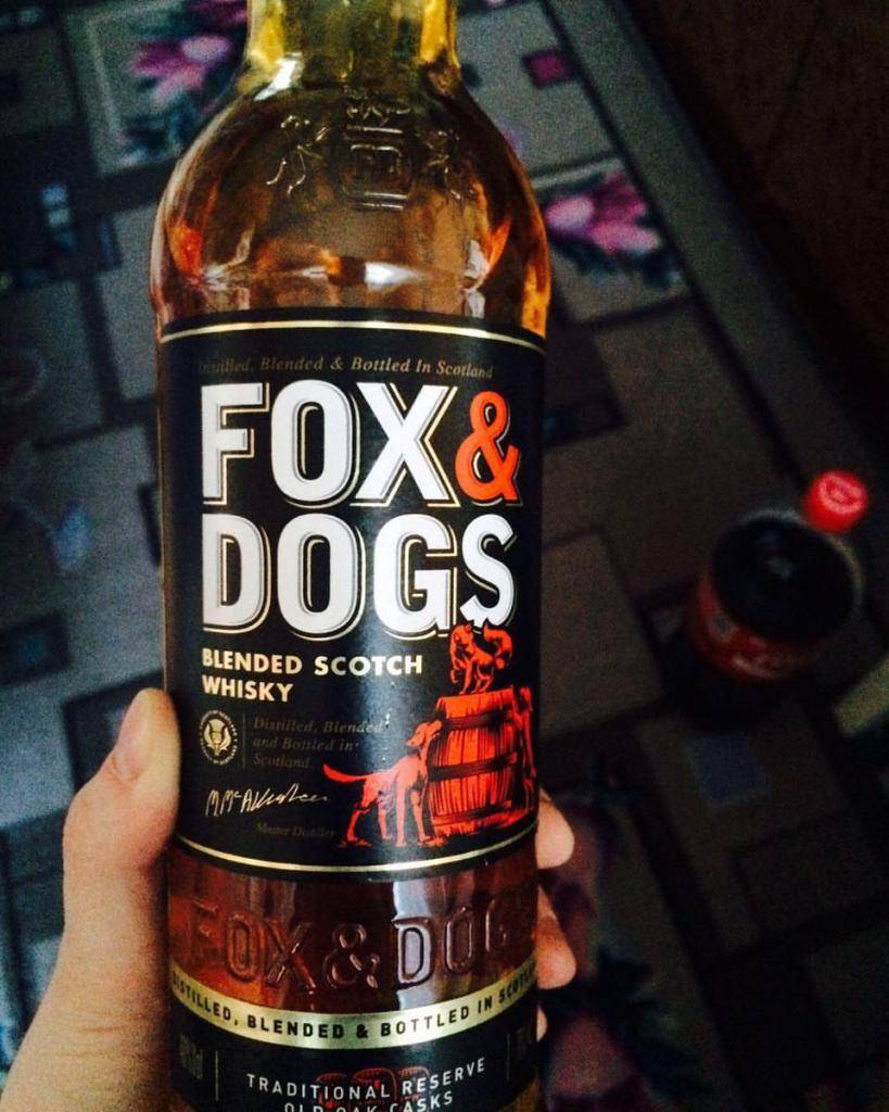 Fox and dogs отзывы. Виски Фокс энд догс 0.5. Fox and Dogs Blended Scotch Whisky. Виски Фокс энд догс 0.7. Виски Фокс энд догс 0.25.