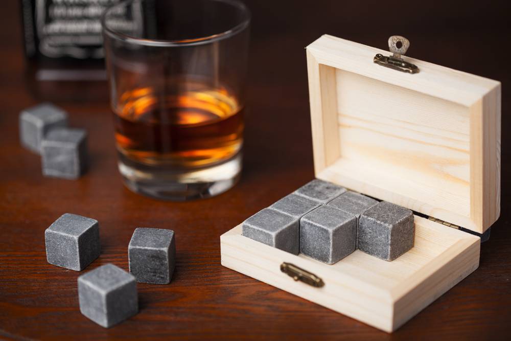 Камни для виски: зачем они нужны и как их использовать