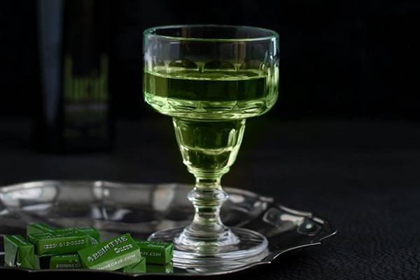 Как пить абсент правильно: 17 различных способов