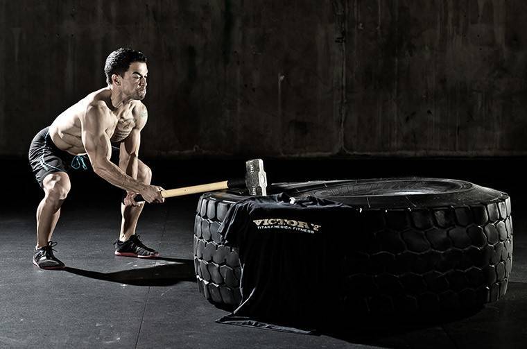 Упражнения с кувалдой и покрышкой польза и вред - izitip.ru