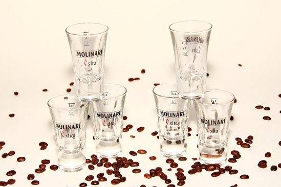 Как правильно пить самбуку в домашних условиях: поджигаем, выпиваем, закусываем