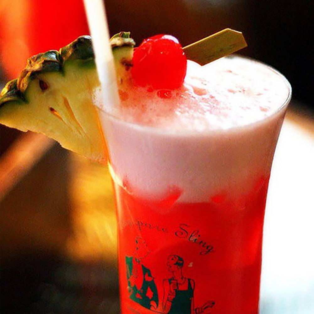 Сингапурский слинг. Singapore Sling коктейль. Singapore Sling коктейль состав. Singapore Sling коктейль рецепт.