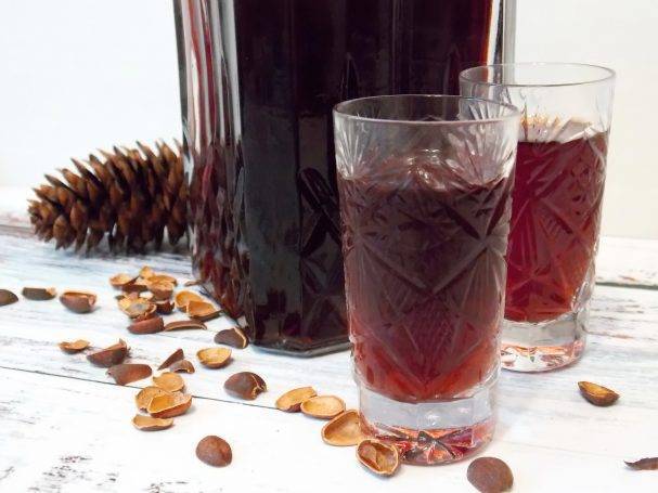 Водка на орехах (кедровых и грецких) – два рецепта настоек