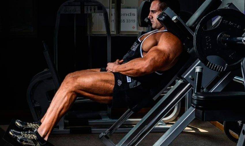 Обратные гакк приседания: видео и фото упражнения