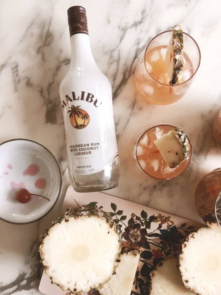 ликер ром с кокосом. пина колада коктейль алкогольный. Malibu пина колада. пина колада кокосовая. пина колада.