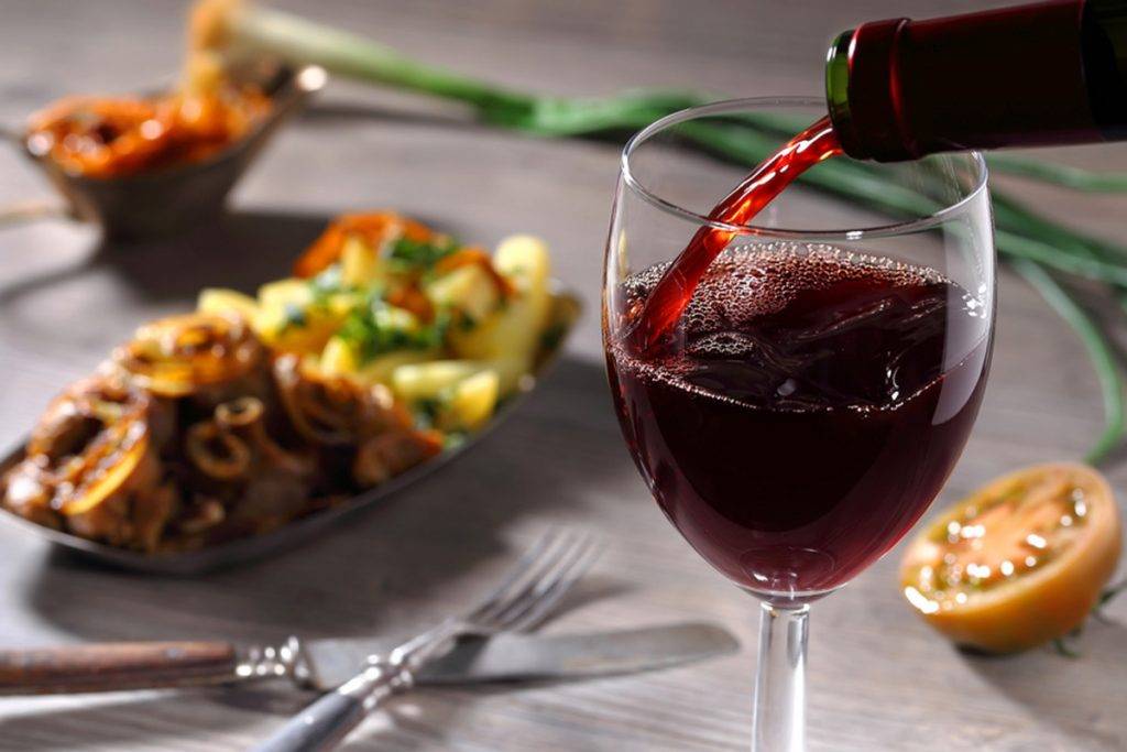 Что едят с вином - лучшие сочетания, рецепты приготовления легких блюд и как правильно подавать