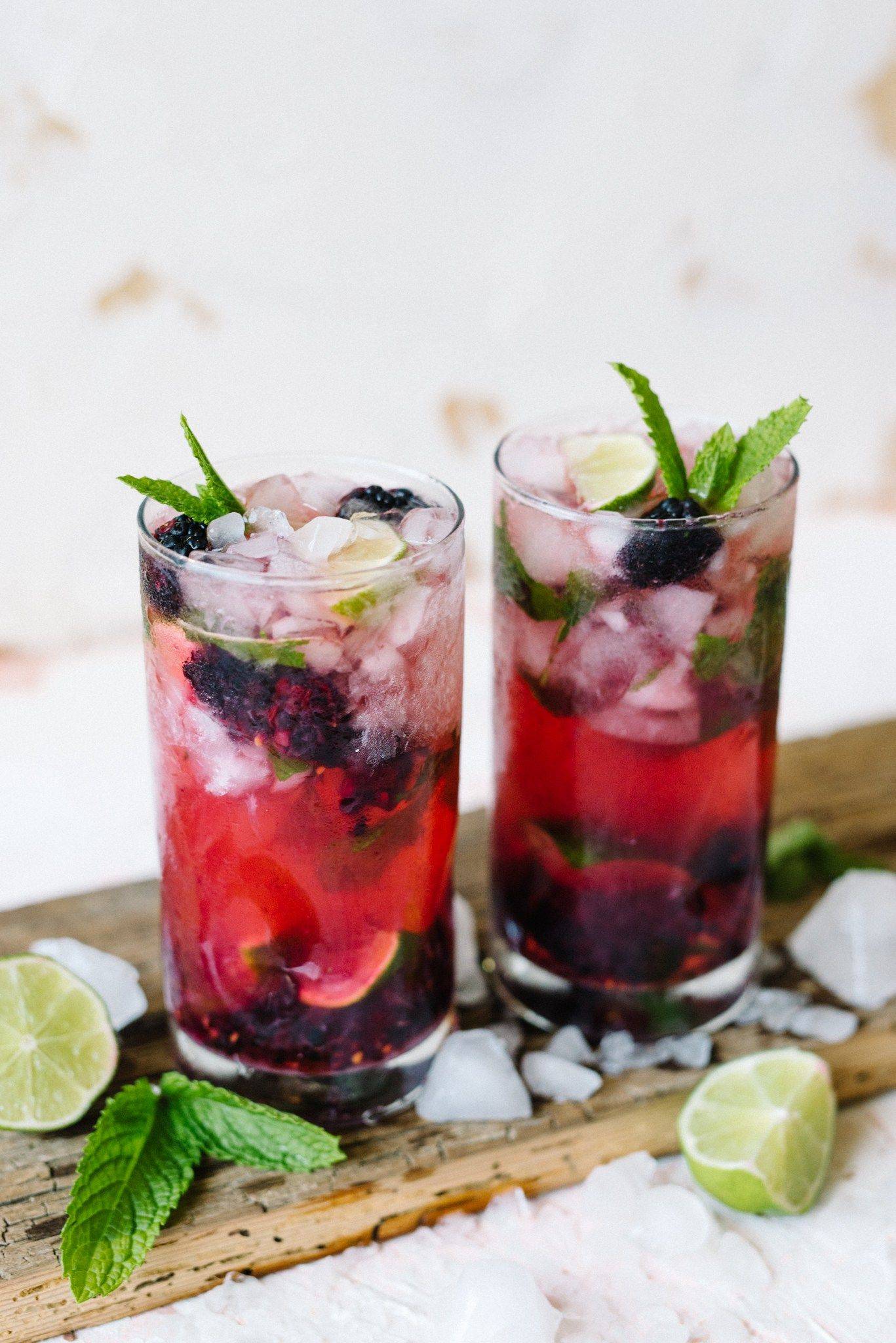 Вкусные коктейли. Мохито Сангрия. Мохито гранатовый. Коктейль BLACKBERRY Mojito Мохито. Лимонад ежевичный Мохито.