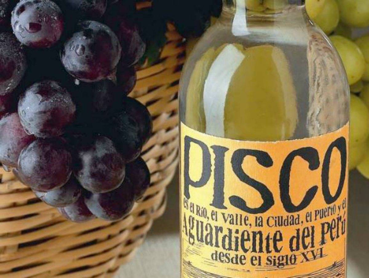 Виноградный бренди. Виноградный бренди «Pisco». Перуанская водка Pisco. Виноградная водка Писко. Писко напиток Перу.