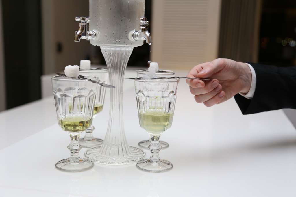 Как пить абсент: употребление в чистом виде, как разбавлять, правила подачи дома