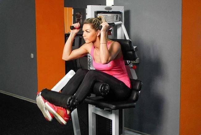 Упражнения с роликом для пресса: 9 упражнений для мужчин и женщин