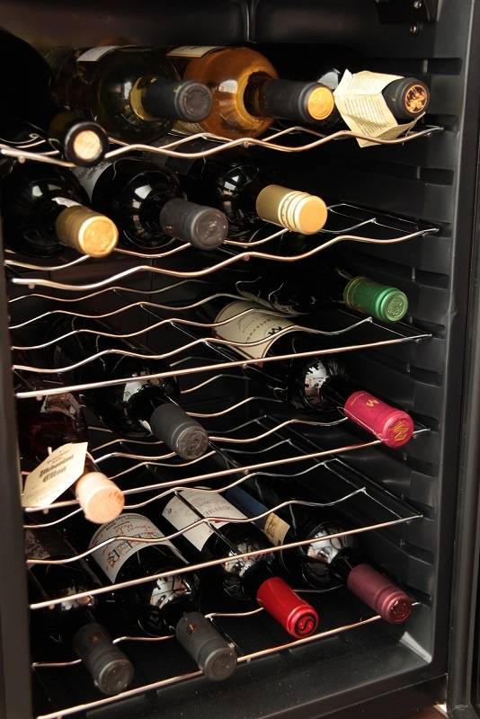 Как хранить открытое вино и сколько можно держать в холодильнике