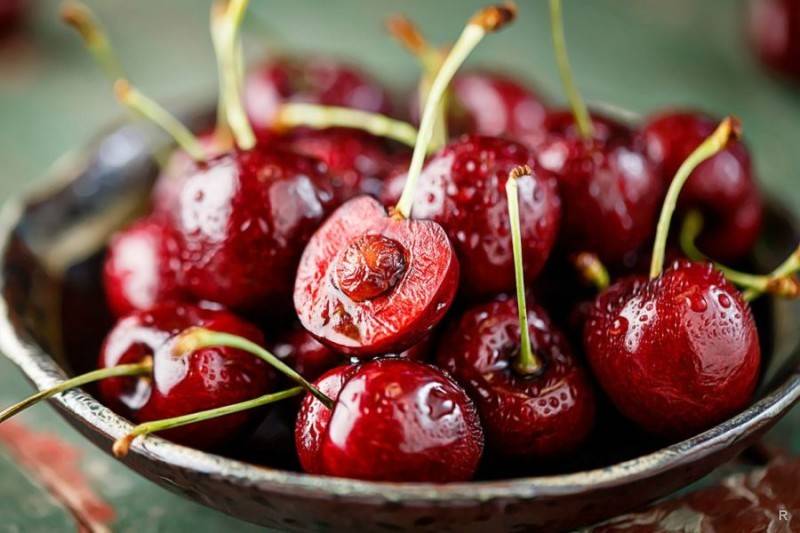 Черешня: польза и вред для организма человека