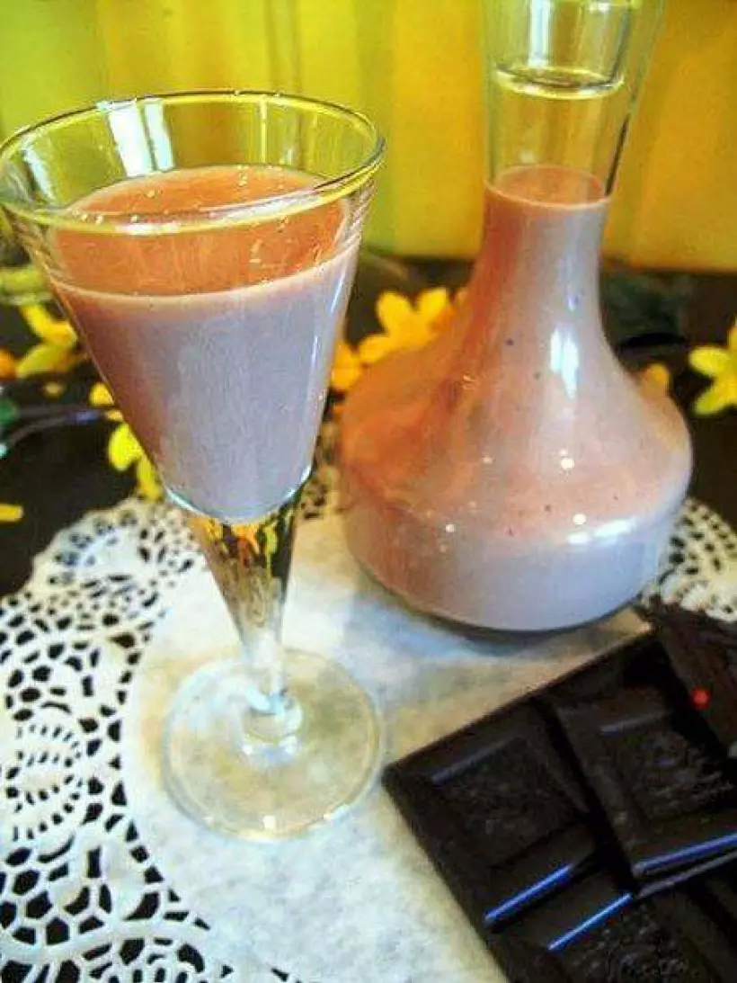 Алкогольный коктейль с сырым яйцом